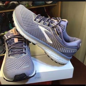 Women's Brooks Ghost 12 Running Shoe.